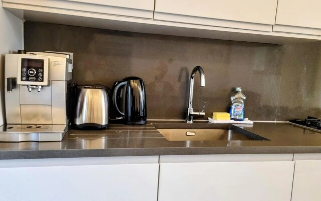 Surbiton Luxury Garden House 19A