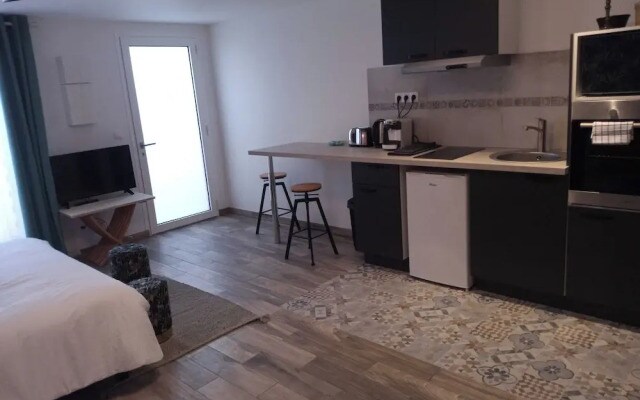 Modern Studio - 2P - Orly