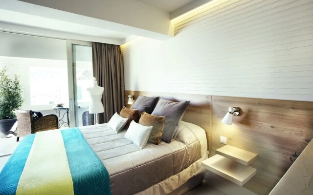 Cabaret Terrace Suite
