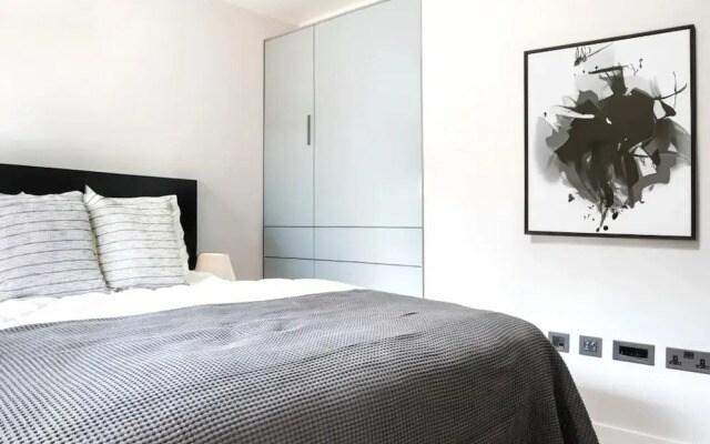 Sophisticated 2 Bedrooms by Spitafields