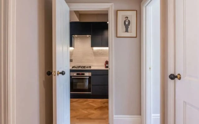 A Regal Abode - Marylebone - by Frankie Says
