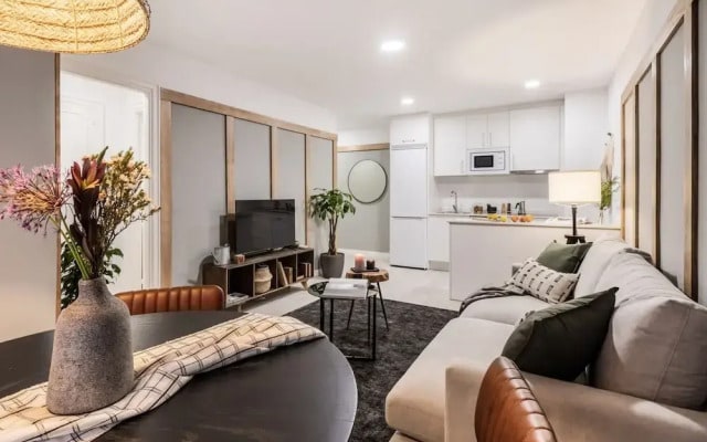 Beraldi - 1 Bedroom and Shared Pool in Trafalgar