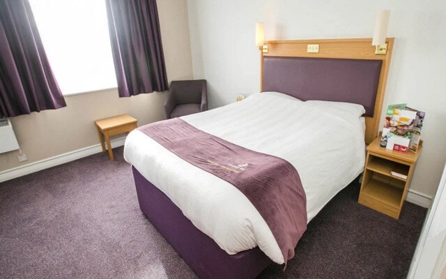 Premier Inn Leeds South