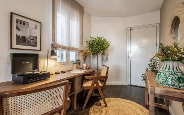 Lora - 2 Bedroom Apartment in Almagro