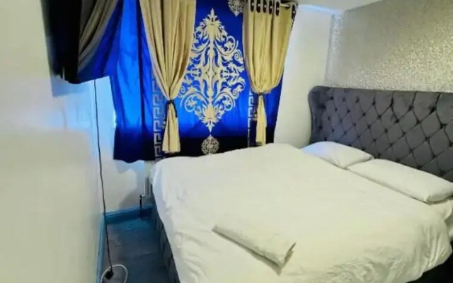 OYO Unique Private Rooms - Bolton Central, Free Parking