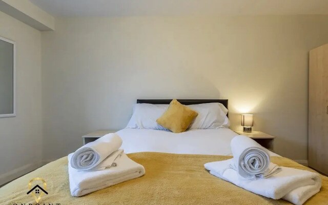 2 Bedroom Apartment in Superb Location