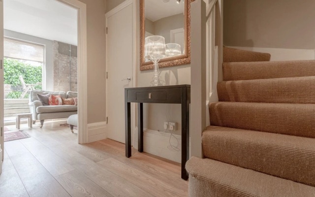 Chic 2 Bedroom Garden House in Dalston