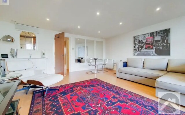 2 Bed &1 Bath Apartment in Canary Wharf