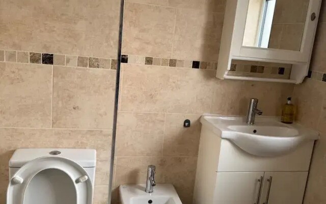 Close Central London 2 bed Flat Sleeps 4