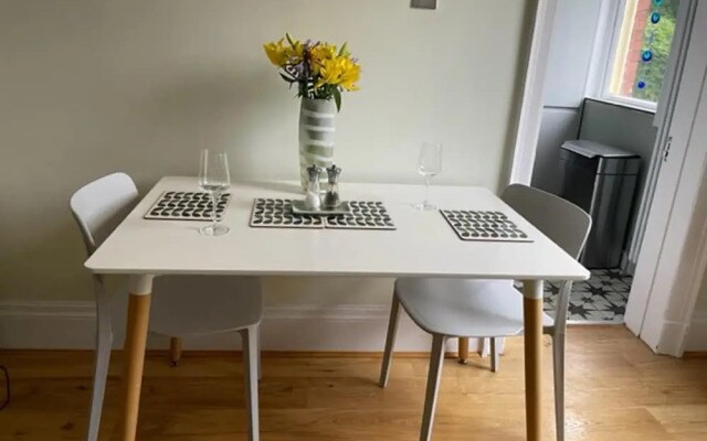 Beautifully Lit Airy 1-bed Apartment in Liverpool