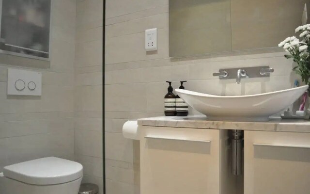 Beautiful 2 Bedroom Flat in Prime Notting Hill Location