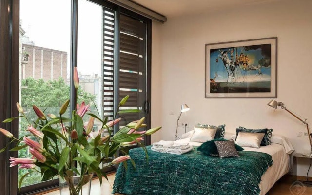 Sagrada Familia Area Pool Apartments