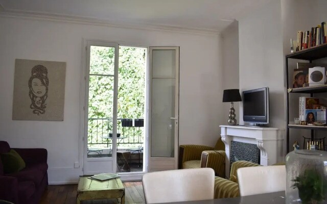 3 Storey Flat With Private Terrace