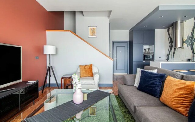 Centrally Located Flat With Balcony in Beyoglu