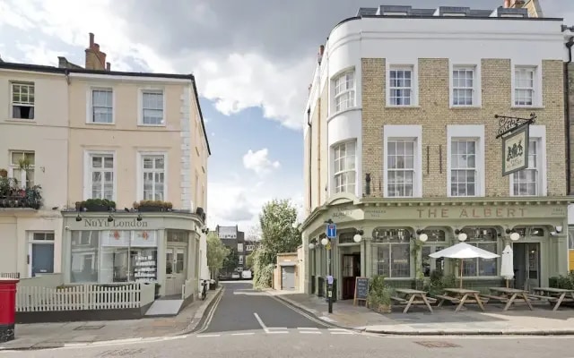 Spacious Lower Ground Studio in Primrose Hill