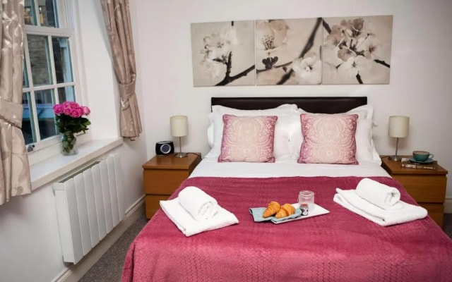 Apartment 2, Trafalgar Square (Second Floor)