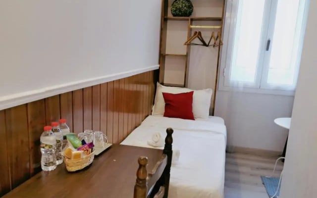 Barcelona Corona Hostal