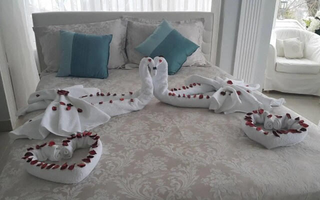 Yasemin Suite