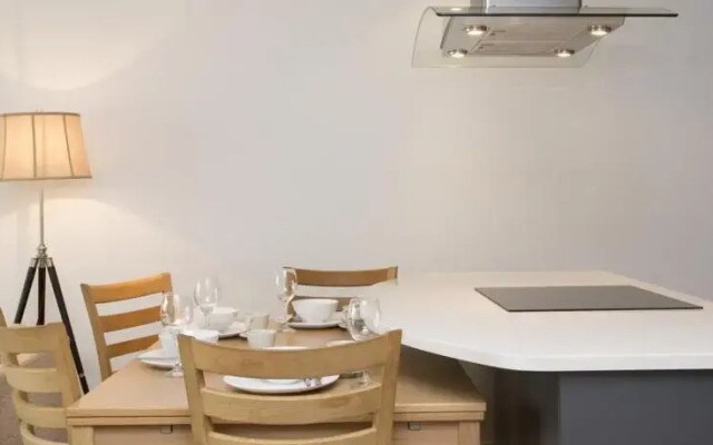 Stylish Apartment In Royal Victoria