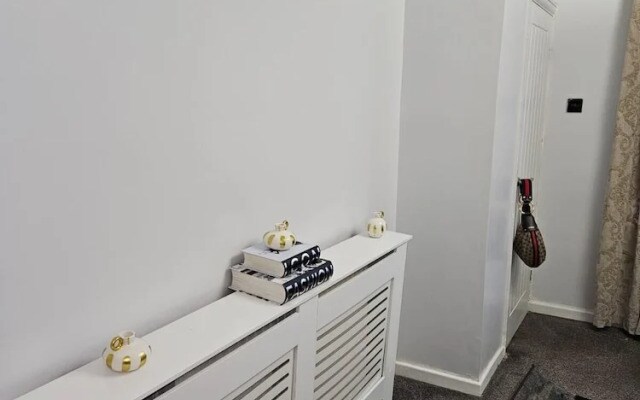 Manchester 2-bed House, Sleeps 4, 20 Min to Centre