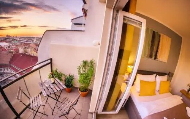 Pretty Woman's Studio with TERRACE & Air Condition