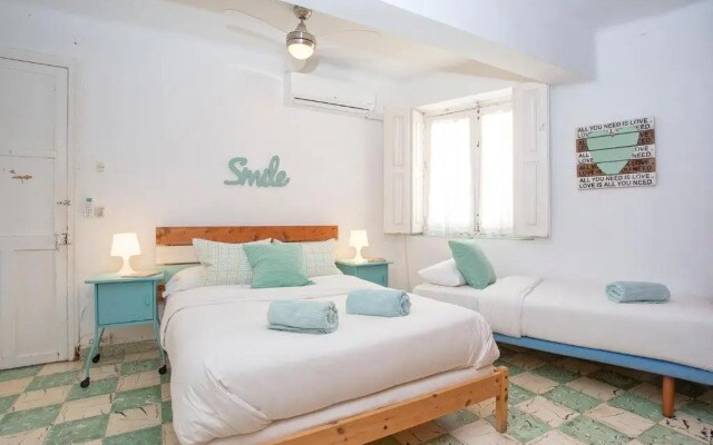 BIG FLAT IN CITY CENTER, UP To 12 PEOPLE