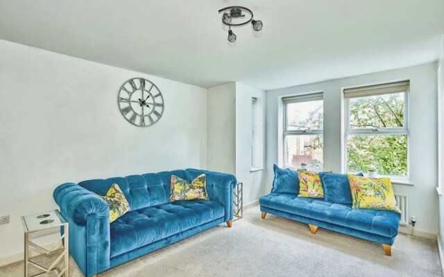 Charming 2-bedroom Flat in South Croydon