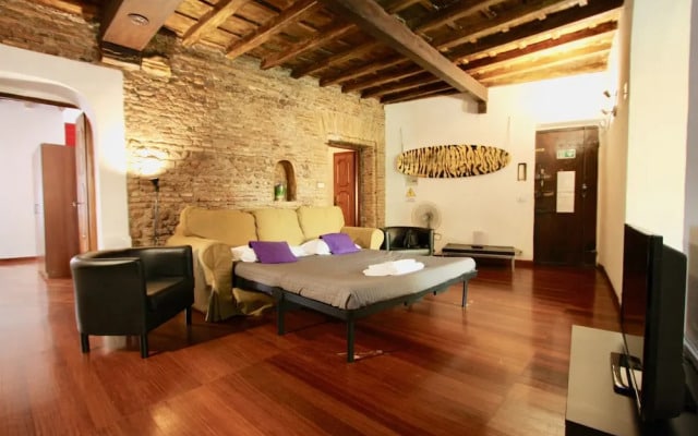 Travel & Stay - Luce