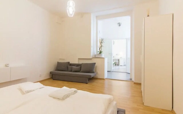Prague City Apt on WenceslasSquare for 6