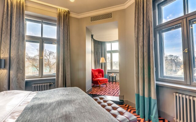 Отель Grand Poet Hotel by Semarah
