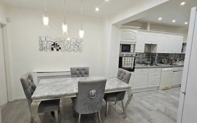 Spacious & Modern 2-bed House in Dagenham