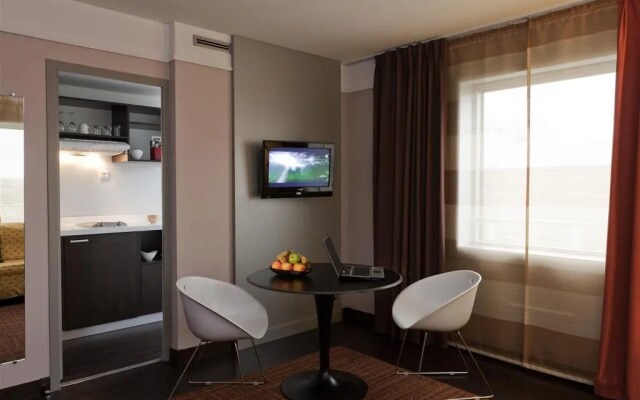 Residence Mercure Paris La Defense Grande Arche