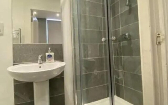 Extra Large Six Bed Six Bath Townhouse