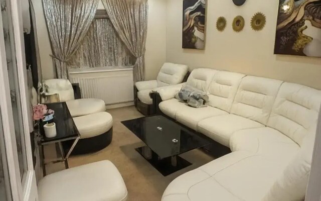 House-sleeps 5 Person -etihad Stadium 15 min Drive