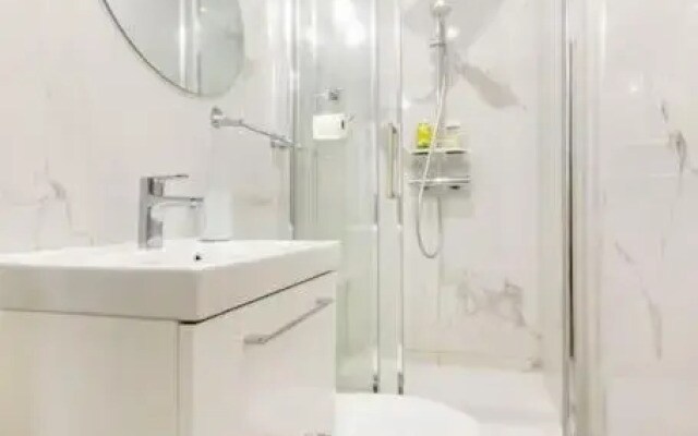 Renovated 23 2br 6p Champs Elysees-Arc de Triomphe