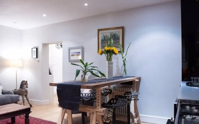 Homely 2 Bedroom Flat in North London