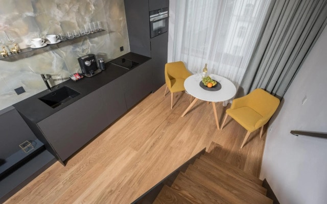 Fully renovated stylish duplex in a convenient location