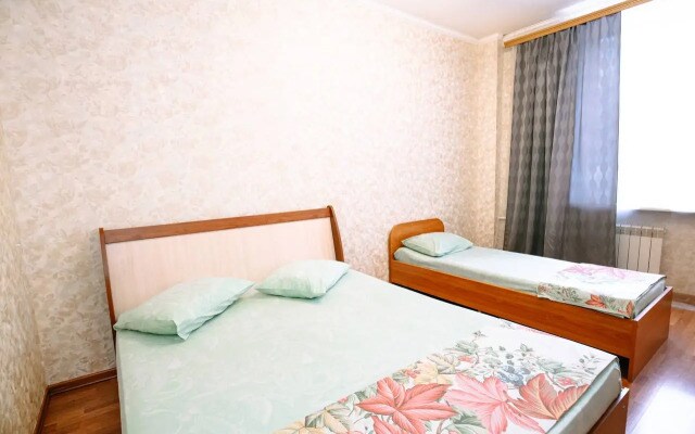 Vesennjaja 6 Trehkomnatnye apartamenty rjadom s Naberezhnoj