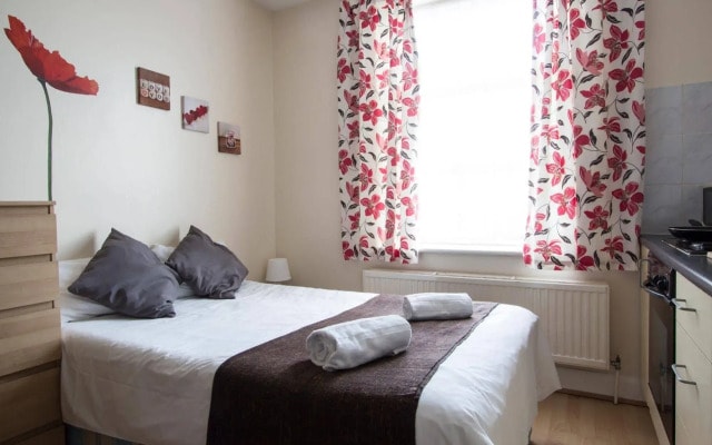 Melrose Aparthotel