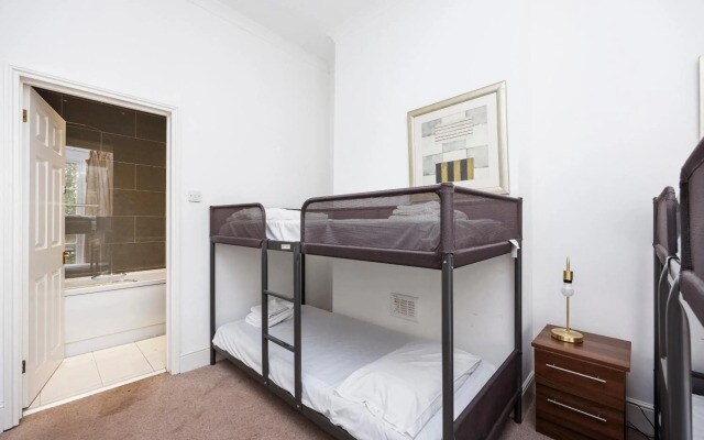 London City Premium Apartment with Parking