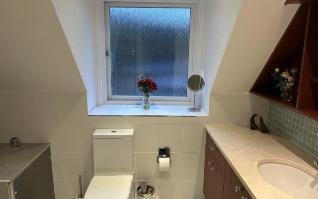 3 Bed House - Sleeps 5 - Sauna - Garden - Gym