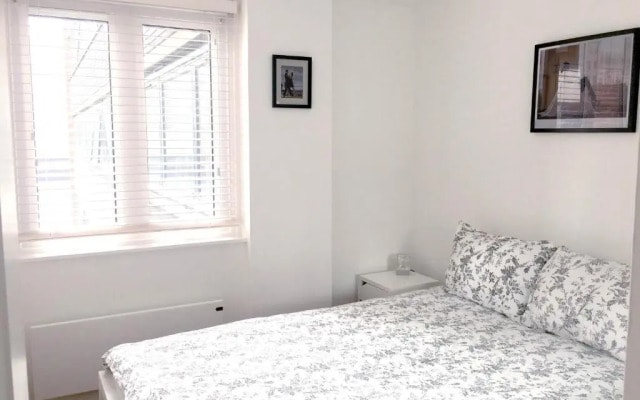 Superb 3-Bed 2-Bath with Wifi: Trendy Fitzrovia W1