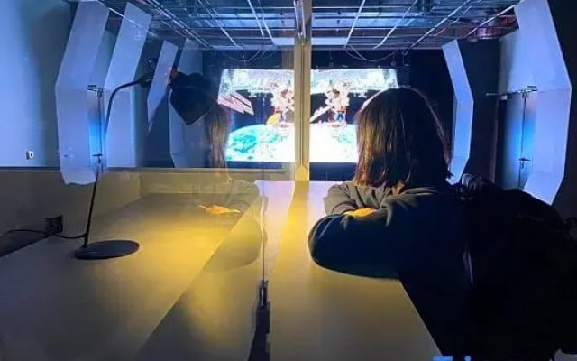 Space Night Capsule Hotel