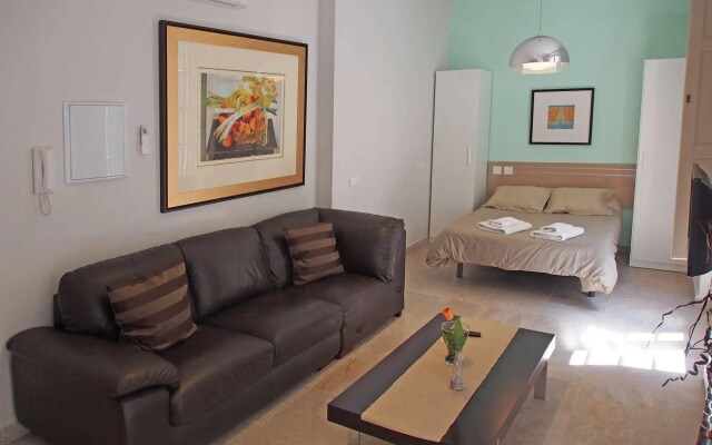Feel Apartments Picasso Center
