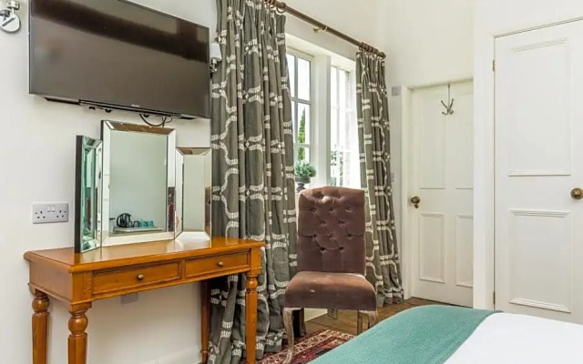 Tailor Room 2
