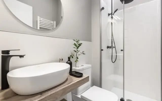 Eriste - 2 Bedrooms in Malasa a