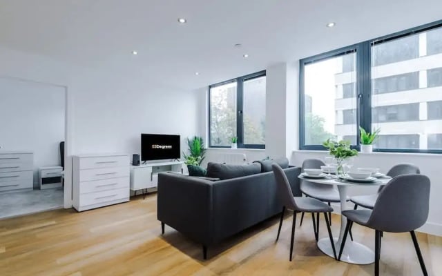 NEW Stylish Apartment Amazing Location Sleeps 4