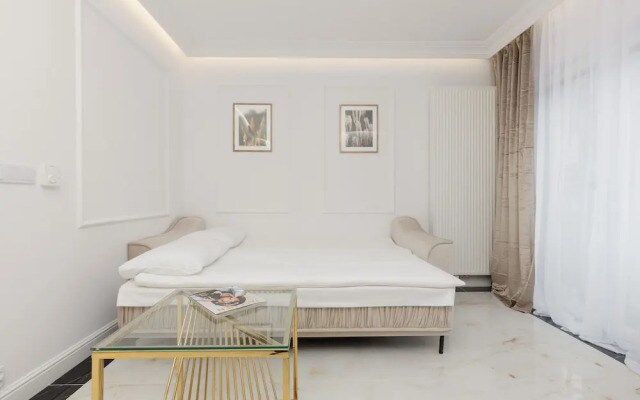 Glamour Studio by Renters Prestige