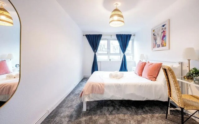Nice 2-bed flat near earls court