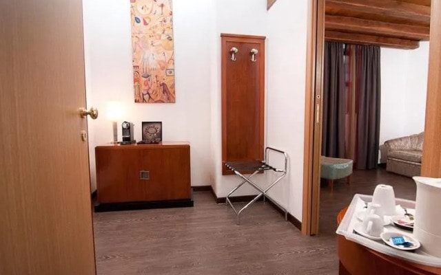Excel Passetto Suites